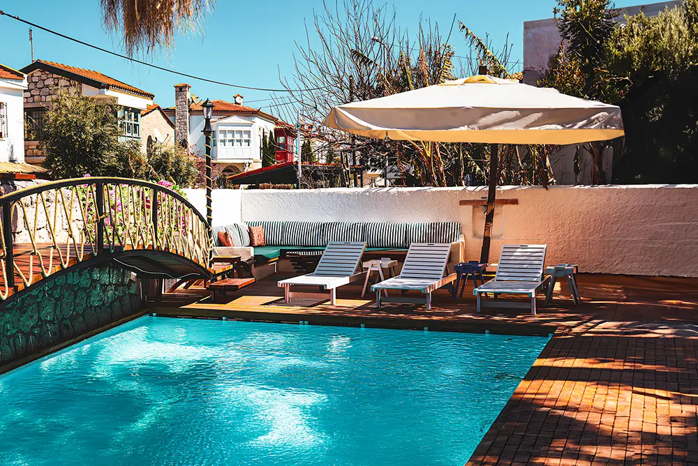 B House Hotel MObil Slider